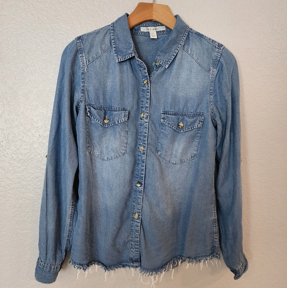Francesca's Collection Chambray Button Up Top - Picture 1 of 8